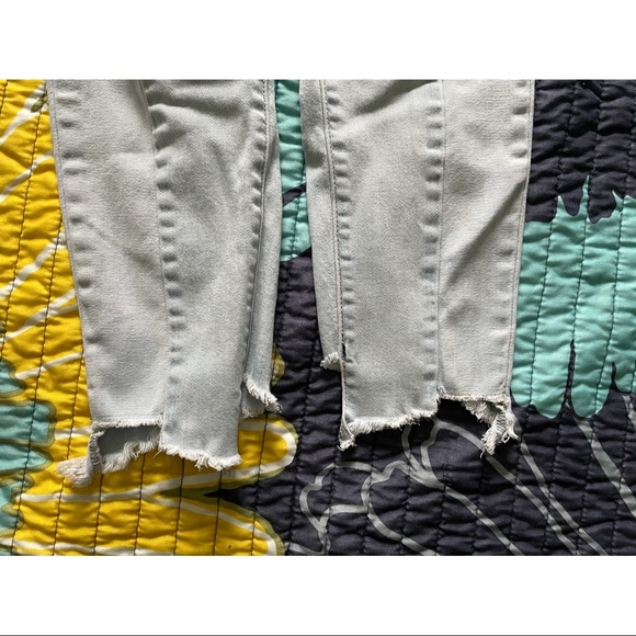 AEO. • - Picture 5 of 5